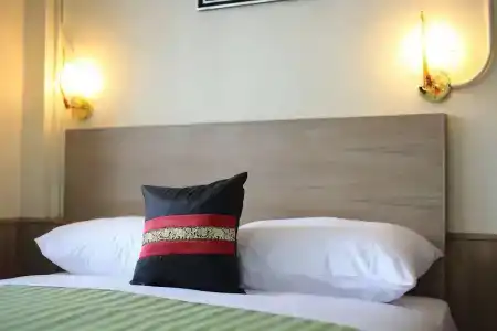 Sukhumvit 20 Guest House - 22