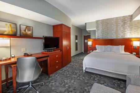 Courtyard by Marriott Woodland Hills - 19
