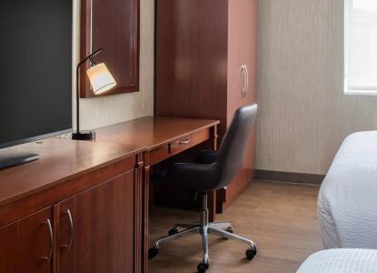 Four Points by Sheraton & Conference Center - 30
