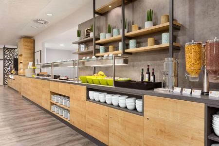 Super 8 by Wyndham Chemnitz - 10