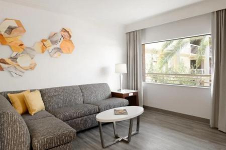 DoubleTree Suites by Hilton Phoenix - 46