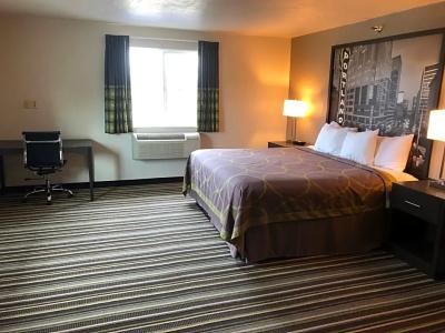 Super 8 by Wyndham Portland Airport - 30