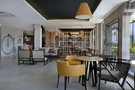 Golden Tulip Essential Denpasar - 28