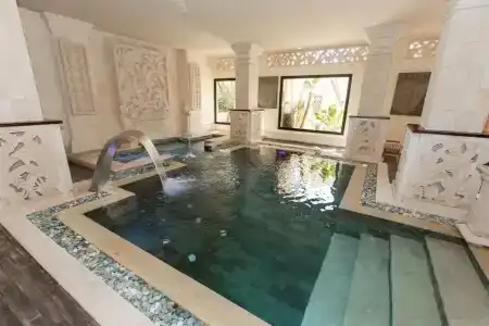 Royal Garden Villas, Luxury - 11