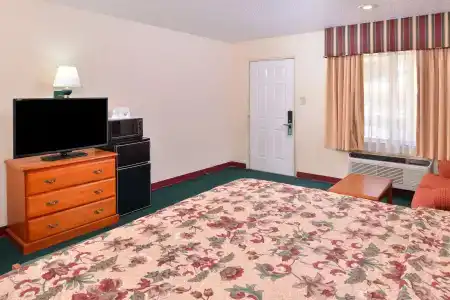 Americas Best Value Inn East - 46