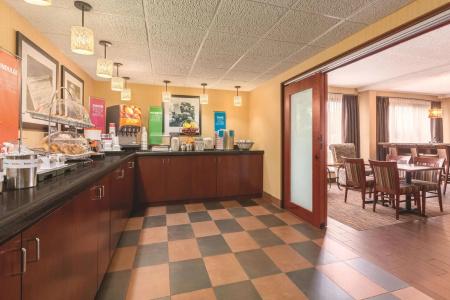 Hampton Inn-Airport - 15