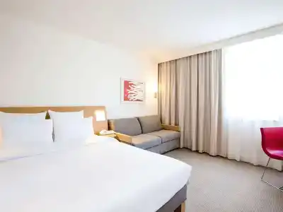 Novotel Glasgow Centre - 4