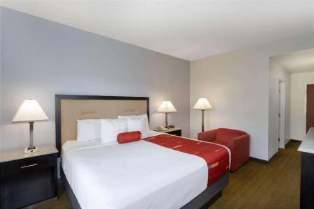 Days Inn & Suites by Wyndham - 71