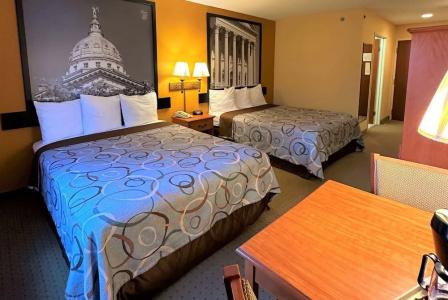 Super 8 by Wyndham at Forbes Landing - 25