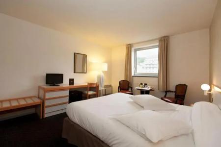 Hôtel Paradis - 107