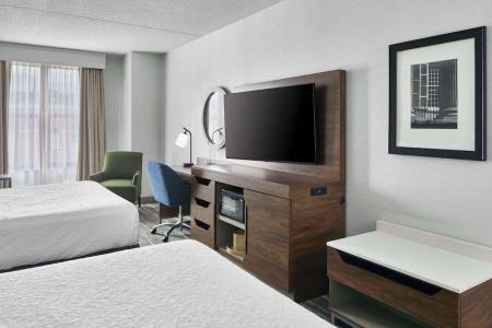 Hampton Inn and Suites Downtown - 88