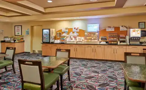 Holiday Inn Express & Suites Airport, An Ihg - 15