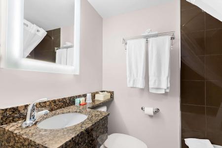 Howard Johnson Plaza by Wyndham - 33