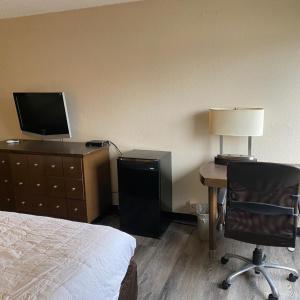 Rodeway Inn Airport - 35