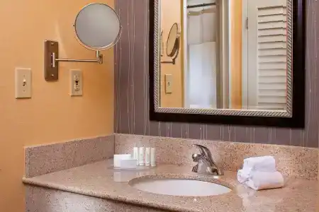 Courtyard by Marriott - 29