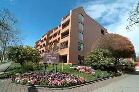 The Embassy Inn - 26