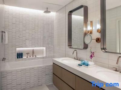 Hilton Creek & Residences - 26