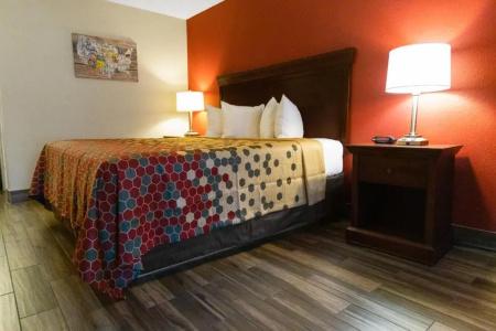 Econo Inn & Suites - 36