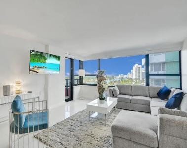 The Alexander All Suites - 275