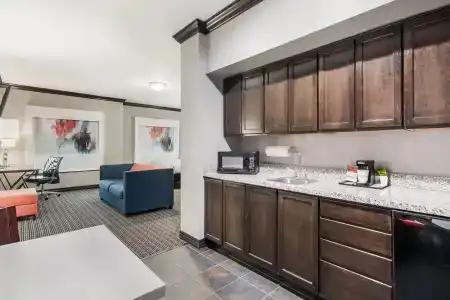 Hawthorn Suites by Wyndham - 25