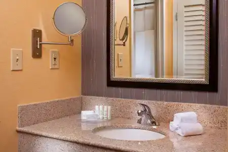 Courtyard by Marriott - 41