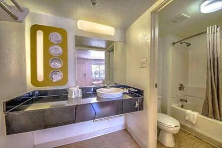 6 San Antonio, Tx Six Flags Fiesta Tx - La Cantera Area - 21