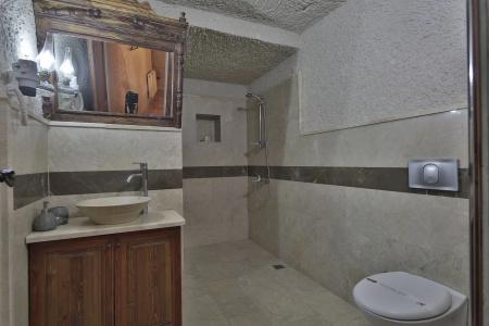 Village Cave House - 9
