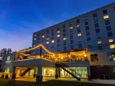 DoubleTree by Hilton New York - 25