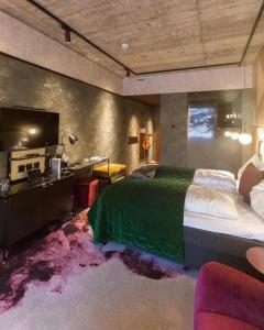 The Hide Flims - 37