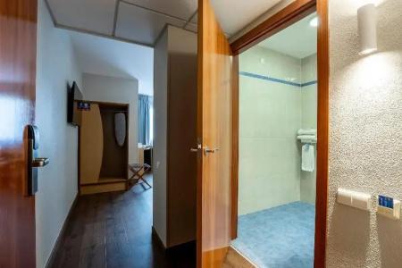Travelodge Alicante Puerto - 63