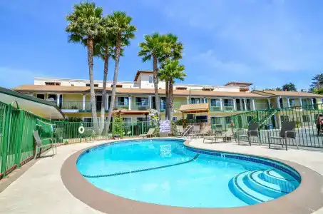 Bay Front Inn - 10