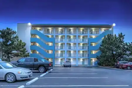 Best Western Plus Holiday Sands Inn & Suites - 63