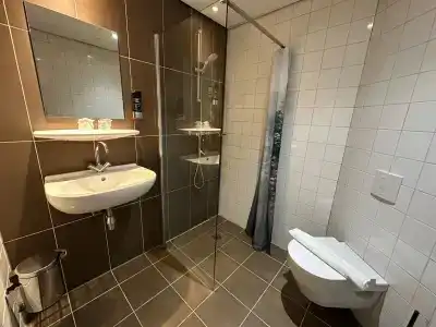 New West Inn Amsterdam - 9