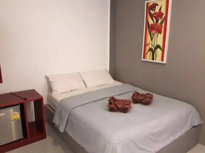 Hugs Guesthouse - 1