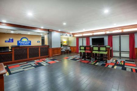 Days Inn & Suites by Wyndham - 1