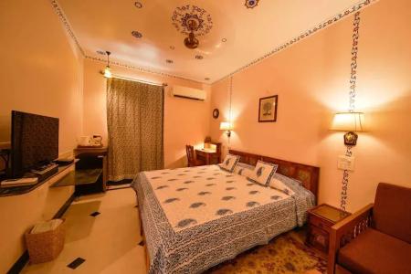 Arya Niwas - 151