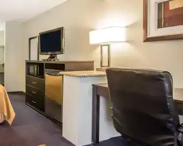 Quality Inn & Suites - 5