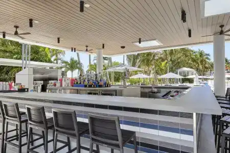 Loews Miami Beach - 18