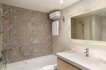 Ramada by Wyndham Sofia City Center - 9