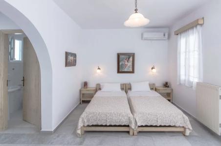 Fragias Studios & - 129