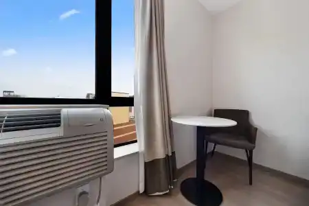 Ramada by Wyndham Flushing - 3