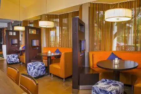 Courtyard by Marriott - 4