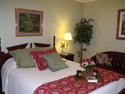 Hemlock Inn - 20