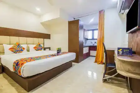 FabCrown Suites - 4