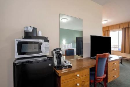 Days Inn by Wyndham - 103