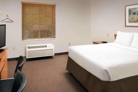 WoodSpring Suites North - 19