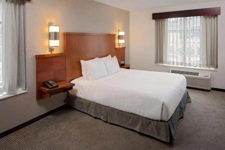 Hyatt Place North Shore - 22