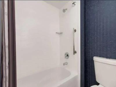 La Quinta by Wyndham Austin Southwest - 52