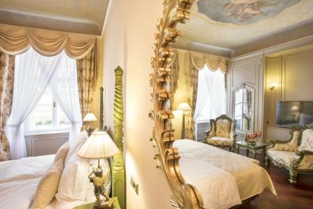 Iron Gate & Suites - 39