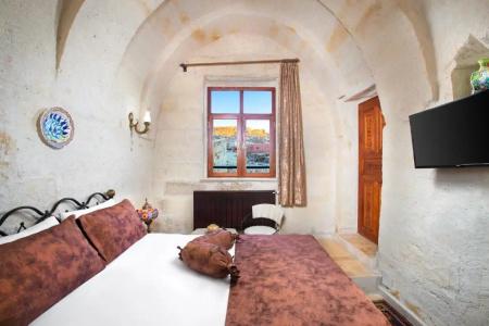 Romantic Cave - 78